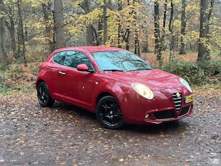 Alfa Romeo Mito 1.4 T Sport (CARPLAY, AIRCO, DUAL CLIMATE, CRUISE CONTROL, STUURBEDIENING, LICHTMETAAL VELGEN, NEDERLANDSE AUTO)