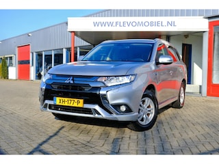 Mitsubishi Outlander 2.4 PHEV Pure AWD Aut. Leder-Alcantara|Clima|Cam|LMV