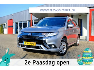 Mitsubishi Outlander 2.4 PHEV Pure AWD Aut. Leder-Alcantara|Clima|Cam|LMV
