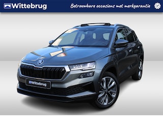 Skoda Karoq 1.5 TSI ACT 150pk Style DSG Automaat / Panorama dak / Navigatie / APP Connect / LM 18 inch / Rondom Camera / LED Matrix / Wegkl trekhaak