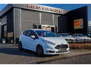 Ford Fiesta 1.6 ST2, 182 PK, Camera, Remus uitlaat, Nieuwstaat, Style-Pakket!