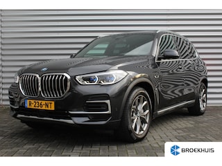BMW X5 XDRIVE45E 394PK HIGH EXECUTIVE AUTOMAAT / NAVI / LEDER / LASER-LED / CLIMA / 19" LMV / KEYLESS / 360 CAMERA / PANO. DAK / LUCHTVERING / ORG. NL. / ADAPT. CRUISECONTROL / WINTERPAKKET / UNIEK / 1E EIGENAAR / NIEUWSTAAT !!