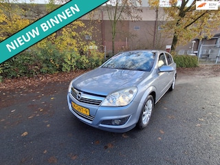 Opel Astra 1.8 Temptation NETTE AUTO RIJDT EN SCHAKELT GOED