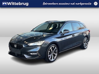 Seat Leon Sportstourer 1.5 eTSI FR / Panorama dak / zwenkbare trekhaak / 18 Inch / Full Led / Keyless / getint glas