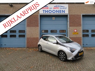 Toyota Aygo 1.0 VVT-i x-play|5 deurs|automaat|airco|telefoon aansluiting|isofix|licht metalen velgen