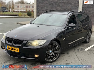 BMW 3-serie Touring 330i Business Line | M-pakket | Pano | Keyless | ACC | Zwarte hemel | BOMVOL