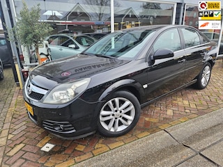 Opel Vectra GTS 1.8-16V Executive,trekhaak,xenon,luxe,veel ruimte!