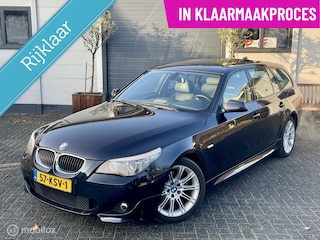 BMW 5-serie Touring 520i M Sport|RIJKLAAR|2E EIG|NAP|PANODAK