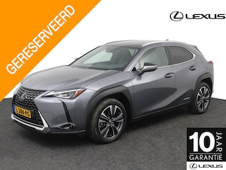 Lexus UX 250h Preference Line | 18 Inch Lichtmetalen velgen | Privacy Glass | Blind Spot Monitor