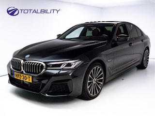BMW 545e xDrive High Exec. M-sport Black Edition 394 PK | Open Dak | Trekhaak elec. | Volledig leder 360 Camera, Stoel- en stuurverwarming