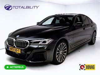 BMW 545e xDrive High Exec. M-sport Black Edition 394 PK | Open Dak | Trekhaak elec. | Volledig leder 360 Camera, Stoel- en stuurverwarming