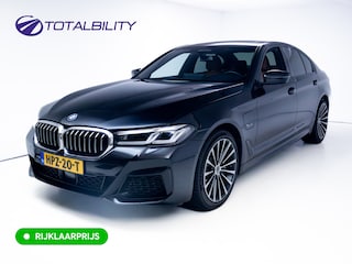 BMW 545e xDrive High Exec. M-sport Black Edition 394 PK | Open Dak | Trekhaak elec. | Volledig leder 360 Camera, Stoel- en stuurverwarming