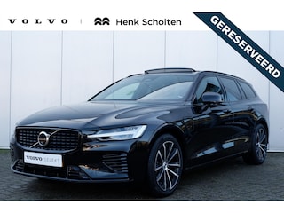 Volvo V60 T6 Plug-in hybrid AWD Plus Dark | Verwarmbare Voorstoelen (met geheugen), Stuurwiel en Achterbank | Semi-Elektrische Trekhaak | Panoramadak met schuif-/kantelfunctie | Verwarmbare Voorruit | Premium Audio by Harman Kardon | 360-Camera