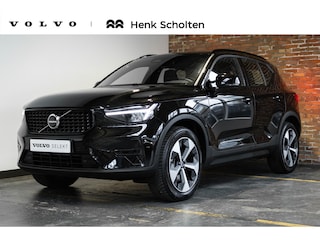 Volvo XC40 B4 Plus Dark | Verwarmde Voorstoelen+Stuurwiel | Verwarmde voorruit | Semi-Elektrische Trekhaak | Premium audio by Harman Kardon | Apple Carplay / Android Auto | Elektrisch bedienbare voorstoelen | Google infotaiment