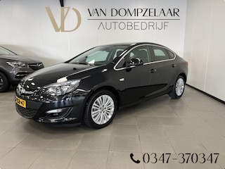 Opel Astra 1.4 T 140PK / SEDAN UITV. / COSMO / NAVI / BOVAG /