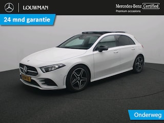 Mercedes-Benz A-klasse 180 AMG Nightpakket | Panoramadak | Sfeerverlichting | CarPlay | Augmented Reality | Parkeerpakket met Camera |. Inclusief 24 maanden Mercedes-Benz Certified garantie voor Europa.
