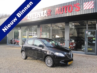 Lancia Ypsilon 0.9 TwinAir Gold met trekhaak apk 17-10-2026
