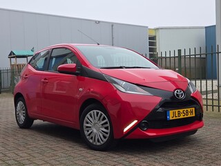 Toyota Aygo 1.0 VVT-i x-play Airco-Cruise-Carplay-Led-Camera