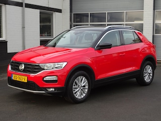 Volkswagen T-Roc 1.0 TSI Style Automatische airco, navigatie, carplay, parkeersensoren voor en achter, licht metalen velgen, enz.