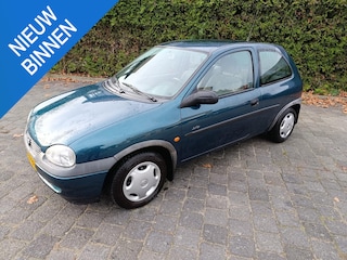 Opel Corsa 1.4i Swing Audio Altijd binnen gestaan. vol jaar apk