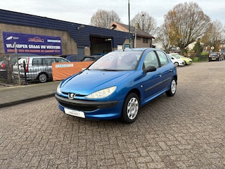 Peugeot 206 1.4 XR NIEUWE APK!