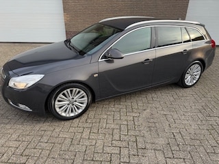 Opel Insignia Sports Tourer 1.6 T Design Edition | Nederlandse Auto | Trekhaak | PDC voor en achter | Dakrails | Cruise control | automatiche airco |