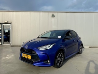 Toyota Yaris 1.5 Hybrid 115 First Edition Afneembare trekhaak | all seasonbanden | zwart dak