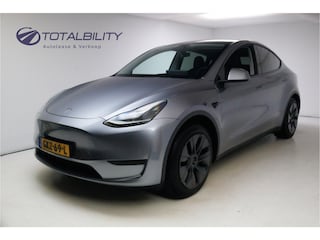 Tesla Model Y Long Range RWD 75 kWh | Trekhaak | Panoramadak | Autopilot | 19 inch Dark velgen, Leer
