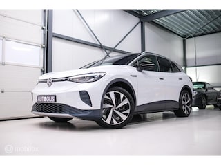 Volkswagen ID.4 First 77 kWh | Nieuwe ACCU | Trekhaak | Camera | 20 inch | NL auto | Stoel + stuurwiel verwarming | Adaptive |