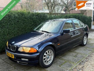 BMW 328i Executive Automaat l Youngtimer l Trekhaak