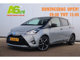 Toyota Yaris 1.5 Hybrid Bi-Tone Plus 101PK Automaat Panoramadak Navigatie Camera Clima Cruise Keyless Entry 16 inch LMV