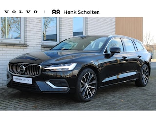 Volvo V60 2.0 T6 Plug-in hybrid AWD Essential Bright | All-season banden | Adaptieve Cruise Control | Lederen bekleding | Semi elek. trekhaak | Parkeercamera achter | Verstelbare lendesteunen voor | Voorstoelen verwarmbaar | Verwarmbaar stuurwiel | Achterbank verwarmbaar | Blind Spot | Google-maps navigatie | Elektrische achterklep |