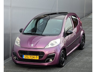 Peugeot 107 1.0 ENVY 5-DEURS | AIRCO | LICHTMETAAL | ELECTR. PAKKET | ZWART DAK | ALL SEASON BANDEN | MEENEEMPRIJS!