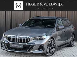 BMW 5-serie Touring 530e XDRIVE | SHADOW LINE | M-SPORT | COMFORT ACCESS | ACTIVE CRUISE | BOWERS & WILKINS | 360 CAMERA | STUUR- EN STOELVERWARMING | LEDER | AMBIANCE | ASSISTANCE PLUS PAKKET | EL. TREKHAAK | ADAPTIVE LED | M-SPORT SUSPENSION