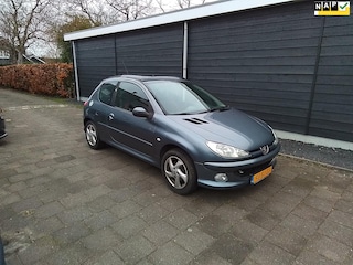Peugeot 206 1.6-16V Air-line Airco/ panaramadak sport uitvoering