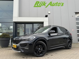 BMW X1 SDrive18i Executive * Panoramadak * Head-up display * Stoelverwarming