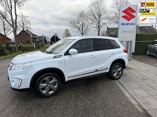 Suzuki Vitara 1.6 Exclusive // Door ons nieuw geleverd en onderhouden // Weinig kilometers // Stootlijst // Rijklaarprijs!