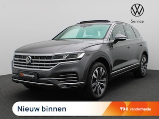 Volkswagen Touareg 3.0 TSi eHybrid 4MOTION Elegance 381PK DSG Pano-Schuifdak, Luchtvering, Memorystoel, 360gr. Camera, Trekhaak, Voorruitverwarming, 21" Suzuka LM Velgen