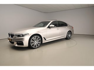 BMW 5-serie Sedan 530e M-Sportpakket / Schuifdak / Comfort stoelen / Head-up / Park assist / Alu wielen 20 inch