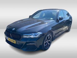 BMW 530e xDrive High Exe. M Sport / Schuifdak / Camera / Head-up / 19'' / CarPlay / Harman Kardon / Leder / Dodehoek / Stoelverwarming4x / ACC