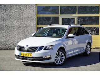 Skoda Octavia Combi 1.5 TSI 150PK! Automaat Business Edition BJ2020 Lmv 16" | Led | Pdc | Navi | Trekhaak | App-Connect | Climate control | Cruise control | Verwarmde voorstoelen | RS-Sport stuurwiel | Extra getint glas