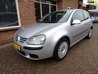 Volkswagen Golf 1.6 FSI Trendline