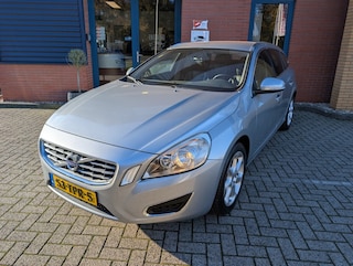 Volvo V60 1.6 T3 OCEAN RACE, DEALER ONDERHOUDEN, Airco, PDC achter, Cruise,