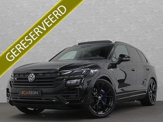Volkswagen Touareg R 3.0 TSI 462PK E-Hybrid | Luchtvering | Puglia Leder | Panorama | ACC | Trekhaak | 22'' | Stoelventilatie | Nachtzicht | Head-Up | Standkachel | Ergo-Comfort | Sfeerverlichting | 4-Zone Clima | Stuurverwarming | Black-Optic | Dodehoek | Lane-Assist | Carplay | Draadloos Laden | BOVAG Garantie |