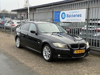 BMW 320i Business Line | Pano | Leder | Trekhaak