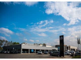 Mercedes-Benz Cabrio 200 Premium Pack AMG Styling Inclusief 24 maanden MB Certified garantie voor Europa.