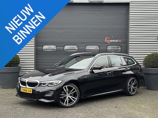 BMW 3-serie Touring 320i High Executive M-Sport | Camera | Navigatie | DAB | 19 Inch Lichtmetalen Velgen | Lederen Bekleding |