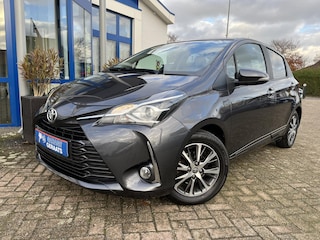 Toyota Yaris 1.5 VVT-i Dynamic | Automaat, Apple Carplay/Android Auto, Camera, Cruise controle, 15" LM-velgen, Rijbaan correctie, Grootlicht assistent, weinig km!