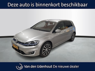 Volkswagen Golf | 17" velgen "Madrid" | Camera | Verwarmde voorstoelen | VERWACHT