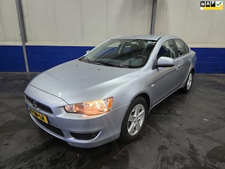 Mitsubishi Lancer Sports Sedan 1.8 Invite